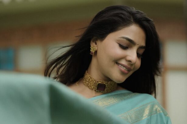 Hunterfly 026 08 07 194846 Aishwarya Lekshmi wearing a powder-blue silk saree with antique gold jewellery during an outdoor fashion photoshoot.