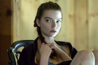 Anya Taylor-Joy and Olivia Cooke in the psychological thriller Thoroughbreds