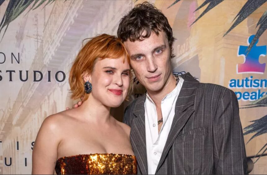 Hunterfly 026 08 16 172841 Tallulah Willis wears a custom Balenciaga wedding dress for her marriage to Justin Acee