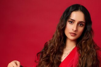 Hunterfly 026 08 19 213719 Sadia Khateeb Bollywood actress at a public appearance