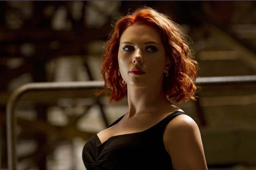 Hunterfly 026 08 22 130026 Scarlett Johansson posing at a Hollywood event