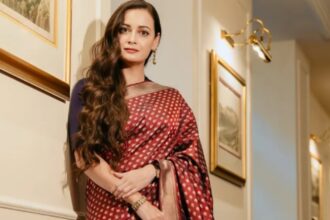 Hunterfly 026 08 23 181007 Dia Mirza wearing her mother’s red Banarasi silk saree