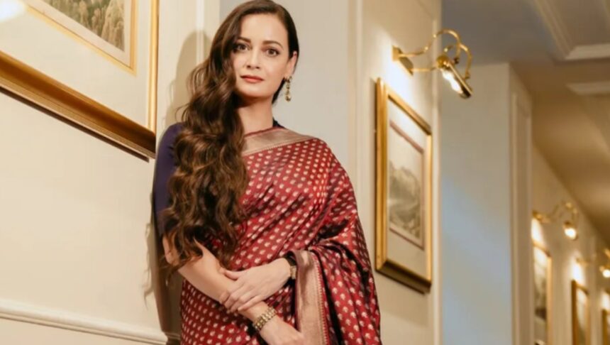 Hunterfly 026 08 23 181007 Dia Mirza wearing her mother’s red Banarasi silk saree