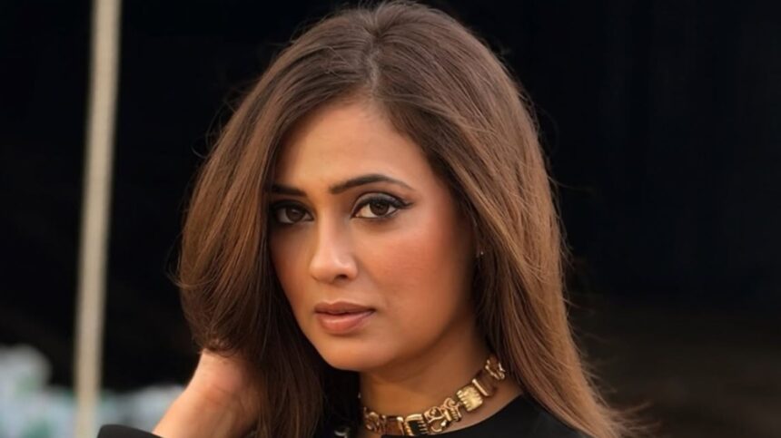 Hunterfly 026 08 28 160047 Actress Shweta Tiwari speaks out against online trolling and abusive comments directed at women