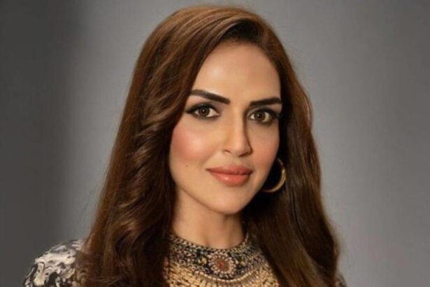 Esha Deol recreates Sunny Deol’s Dhaai Kilo Ka Haath moment for Raksha Bandhan