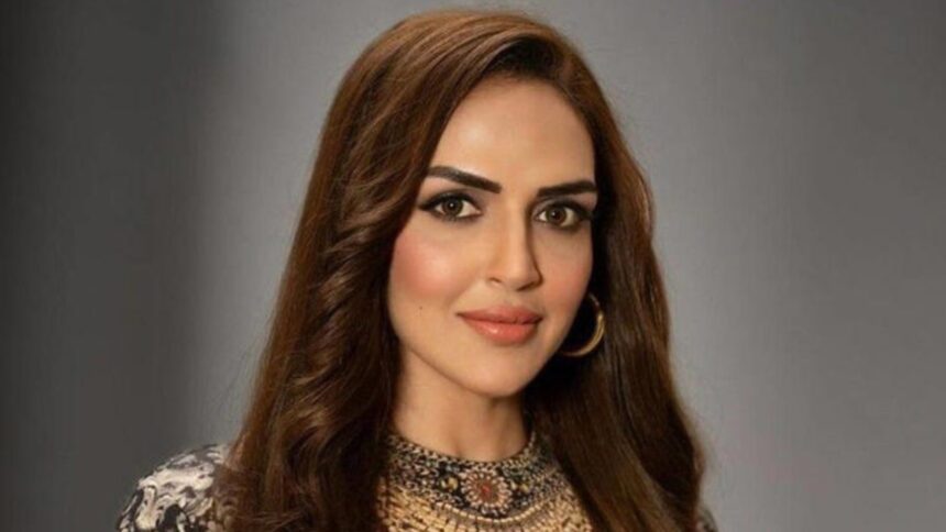 Esha Deol recreates Sunny Deol’s Dhaai Kilo Ka Haath moment for Raksha Bandhan