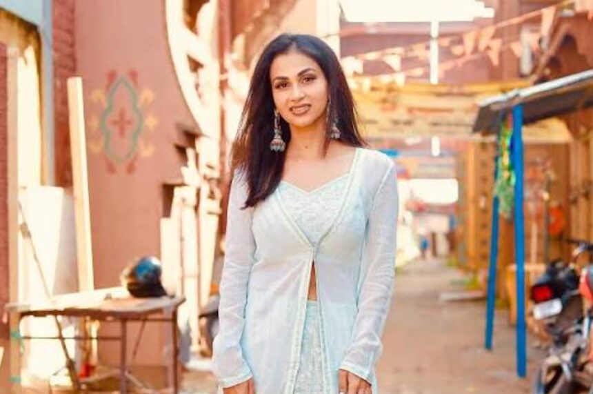 Hunterfly 2026 08 05 161143 Television actress Aanchal Khurana addresses the controversy surrounding her remarks about Shivangi Joshi.