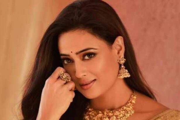 Shweta Tiwari wearing an elegant golden saree with traditional jewellery.