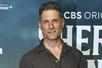Matt Lauria in his early television role on 30 Rock before starring in Sheriff Country