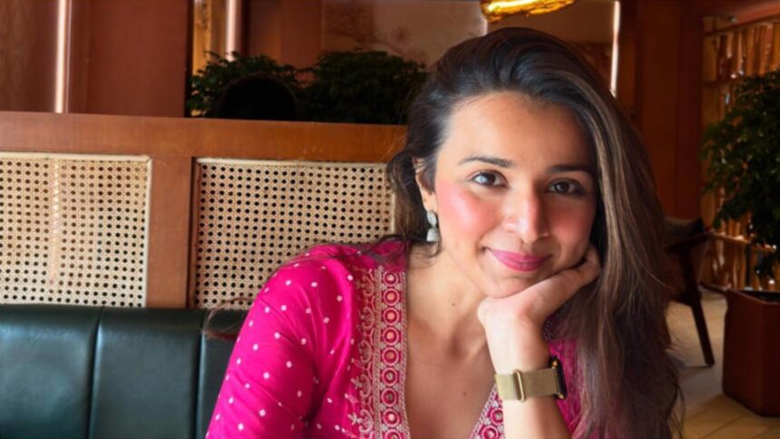 Mahima Makwana as Preeti in Musafir Cafe