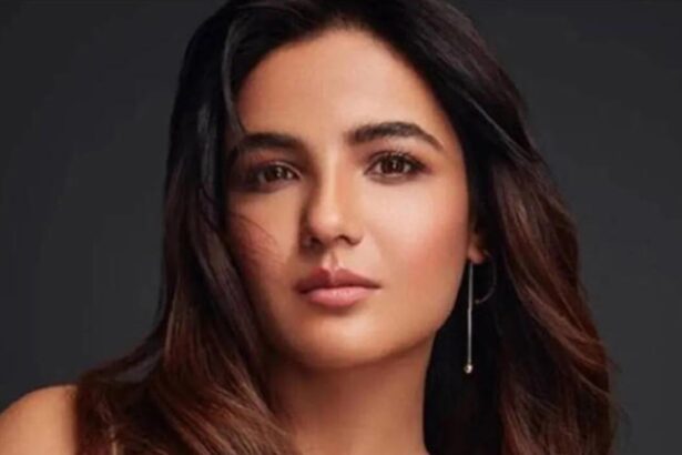 Hunterfly 2026 08 11 144955 Jasmine Bhasin during a water stunt in Khatron Ke Khiladi 15