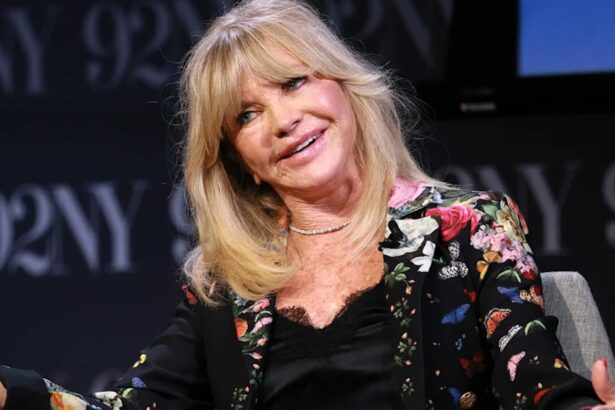 Goldie Hawn dances in a black swimsuit during European family vacation