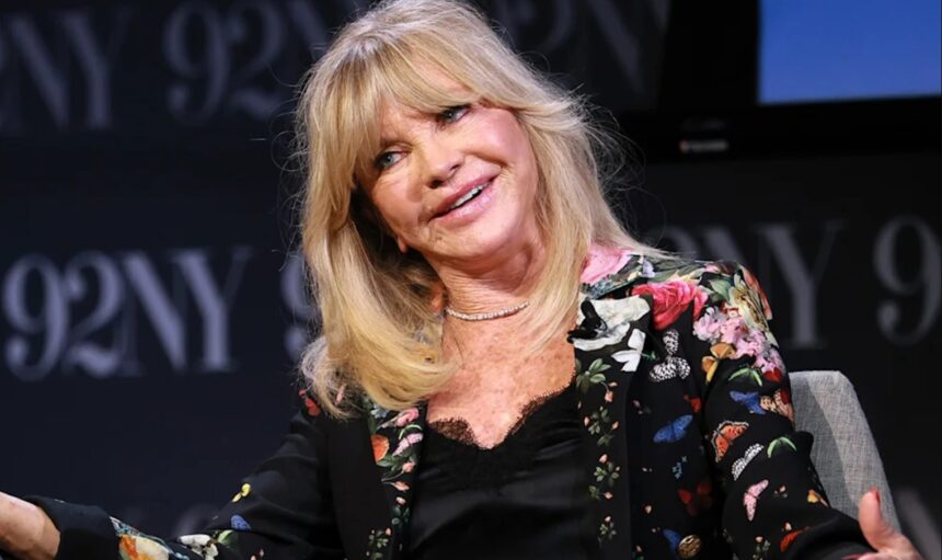 Hunterfly 2026 08 20 005221 Goldie Hawn dances in a black swimsuit during European family vacation