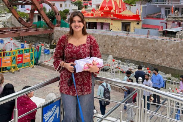Hunterfly 2026 08 21 220921 Anjali Arora at Kainchi Dham after seeking Neem Karoli Baba blessings