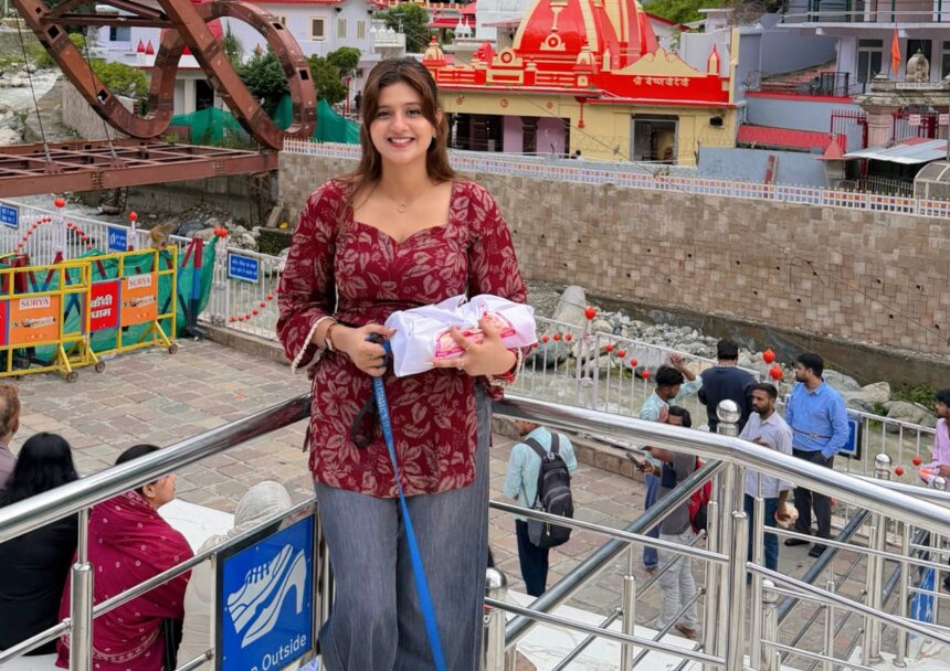 Hunterfly 2026 08 21 220921 Anjali Arora at Kainchi Dham after seeking Neem Karoli Baba blessings