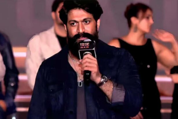 Hunterfly 2026 08 24 211950 Yash addresses students at the Toxic promotional event in Hyderabad
