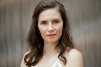 Hunterfly 26 08 07 232957 Amanda Knox performs at the Edinburgh Fringe amid controversy