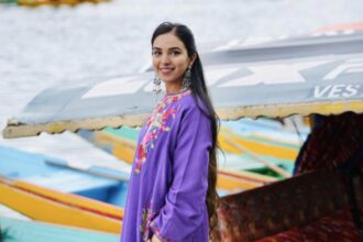 Ravneet Rabab in Kashmir for her Punjabi song Sajjna Ve