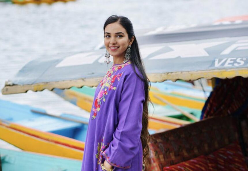 Ravneet Rabab in Kashmir for her Punjabi song Sajjna Ve