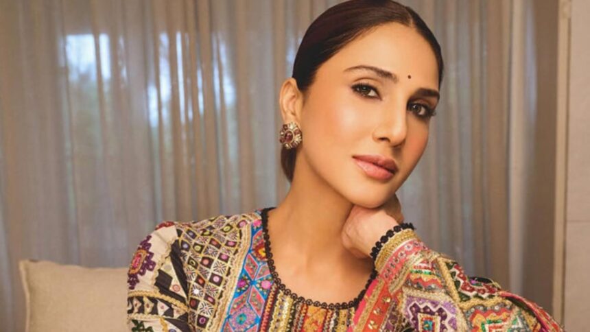 Hunterfly 26 08 23 181308 Vaani Kapoor posing in a blue bikini in her birthday Instagram photos