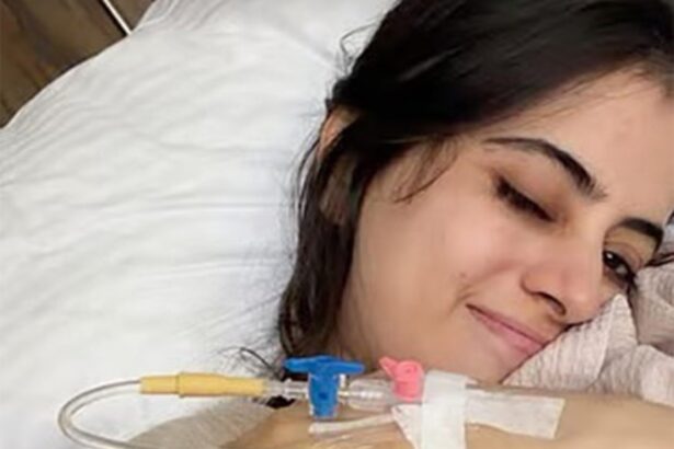 Hunterfly 26 08 28 150145 Uorfi Javed shares an update from a hospital during her latest admission.
