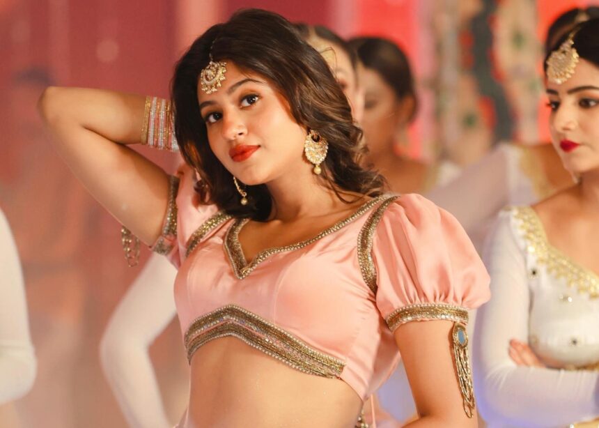 Hunterfly 6 08 21 212029 Anjali Arora in traditional attire from the Saiyyan Dil Mein Aana Re music video
