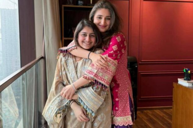 Hunterfly 6 08 28 173713 Singer Dhvani Bhanushali shares a candid moment about her close bond with sister Dia Bhanushali