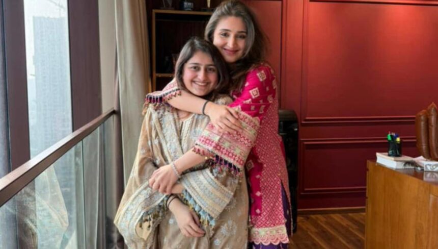 Hunterfly 6 08 28 173713 Singer Dhvani Bhanushali shares a candid moment about her close bond with sister Dia Bhanushali