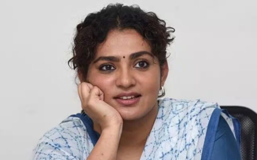 Hunterfly 6 08 29 173118 Malayalam actor Parvathy speaks about her decision not to return to AMMA