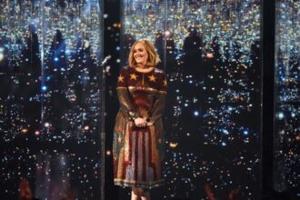 Hunterfly 6 08 29 231255 Adele performs When We Were Young inside Yayoi Kusama’s Infinity Mirrored Room