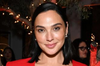 Hunterfly 6 08 31 201846 Gal Gadot attends The Runner event wearing a daring red evening dress