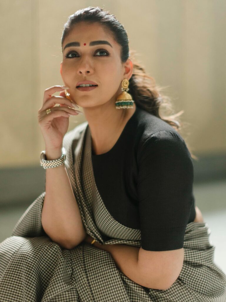 Hunterfly 631081566 17962404546046042 6607720216128913801 n Nayanthara's Monochrome Saree Look