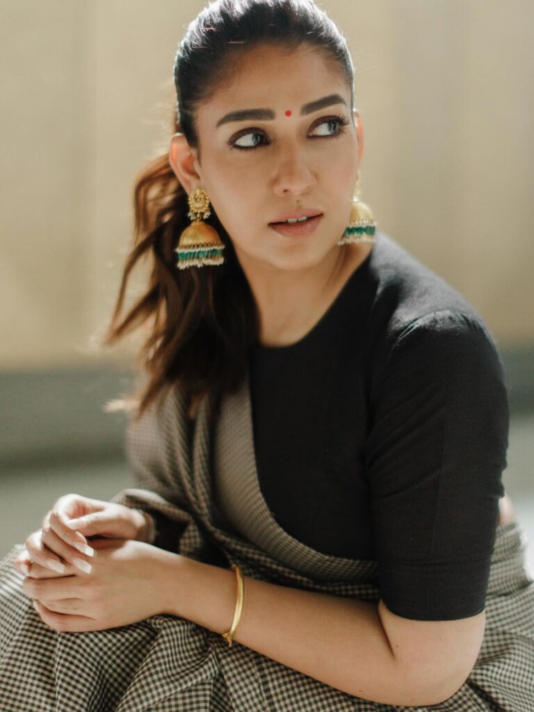 Hunterfly 632389233 17962404525046042 8558524664208629628 n Minimal Makeup Keeps the Focus on the Styling