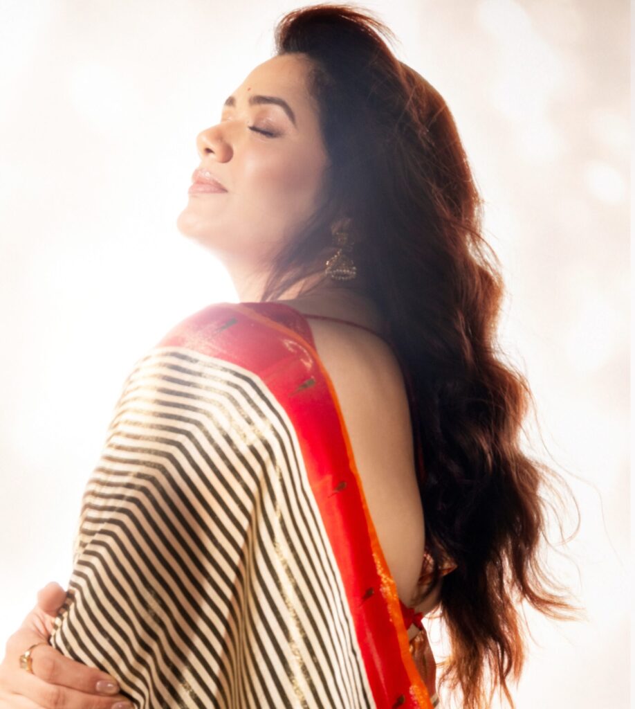 Hunterfly 720571703 18109274327314489 5944337855730388675 n A Contemporary Interpretation of the Classic Paithani