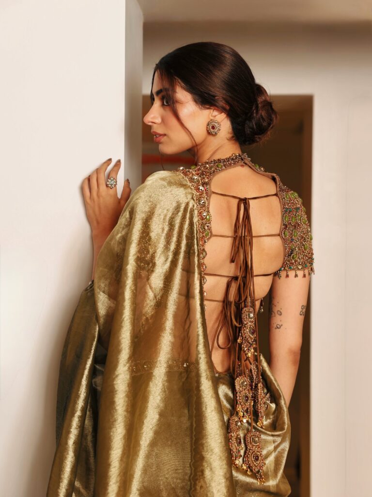 Hunterfly 733977250 18571689895064050 8466392575015116299 n 5. Khushi Kapoor's Heritage Tie-Back Design