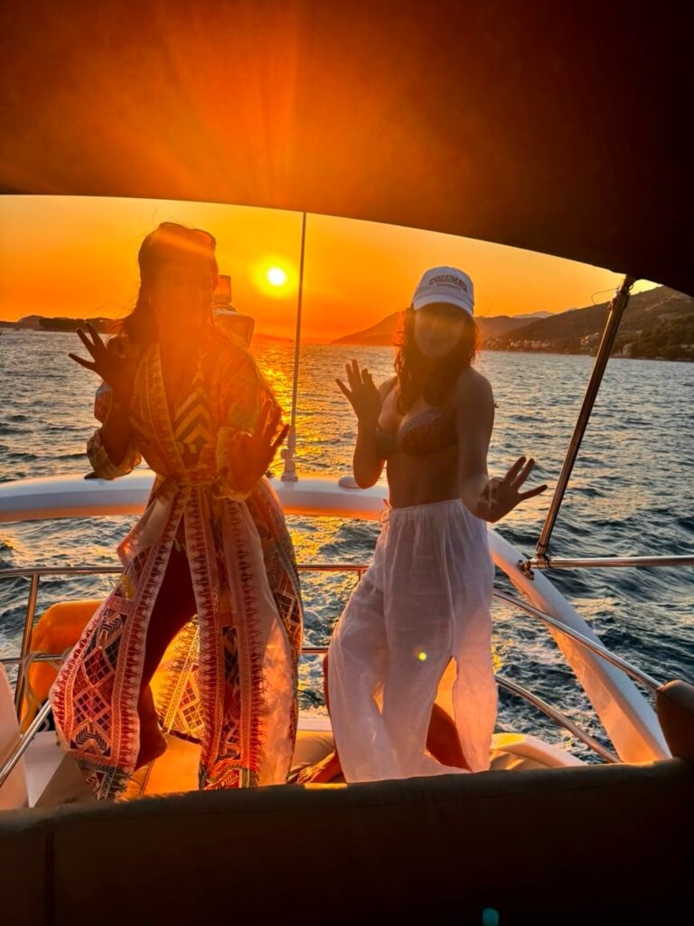 Hunterfly 746615604 18616937533052814 6886300925420590339 n 1 Sara Ali Khan's Mumbai property