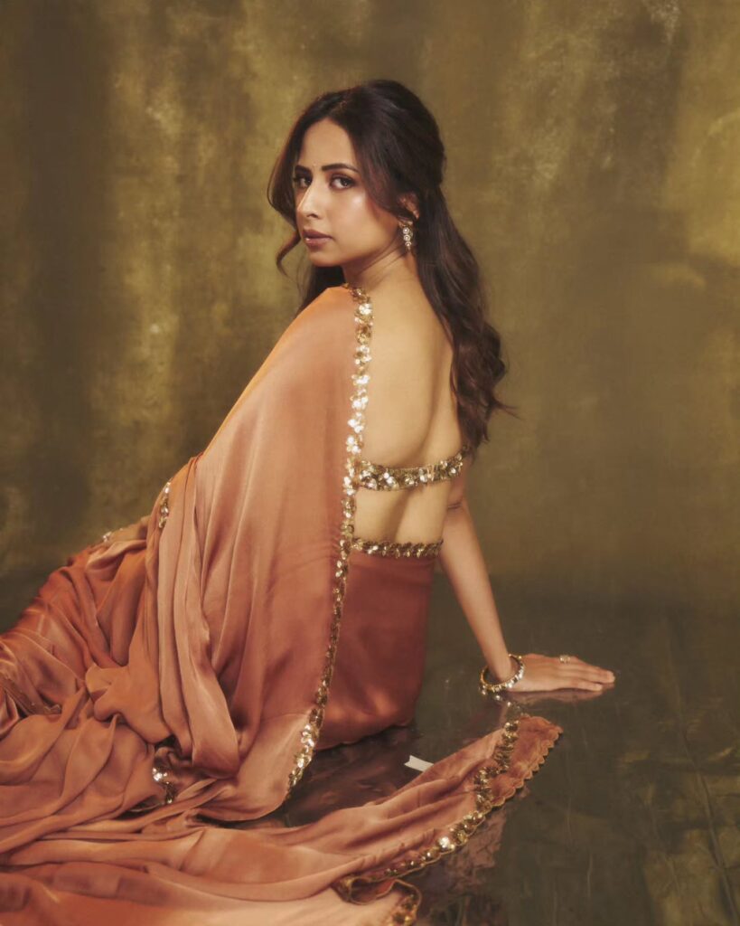Hunterfly 765214282 18611900578053188 4711819586589853248 n 1. Sargun Mehta's Glamorous Embroidered Backless Blouse