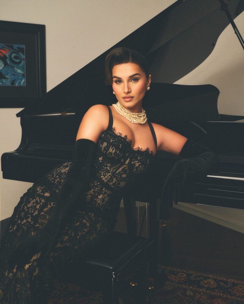 Tara Sutaria keeps the retro mood modern