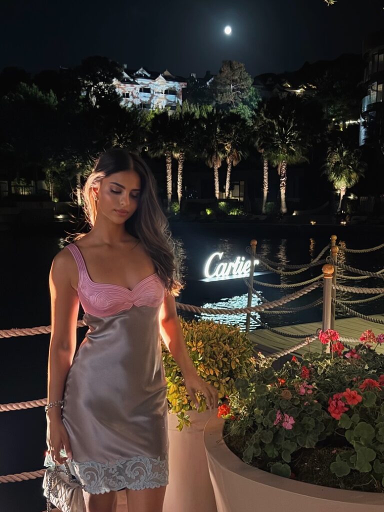 Hunterfly 788284495 18626394610031791 875653765468568057 n 30 Social Media and the Changing Nature of Celebrity Fashion Coverage