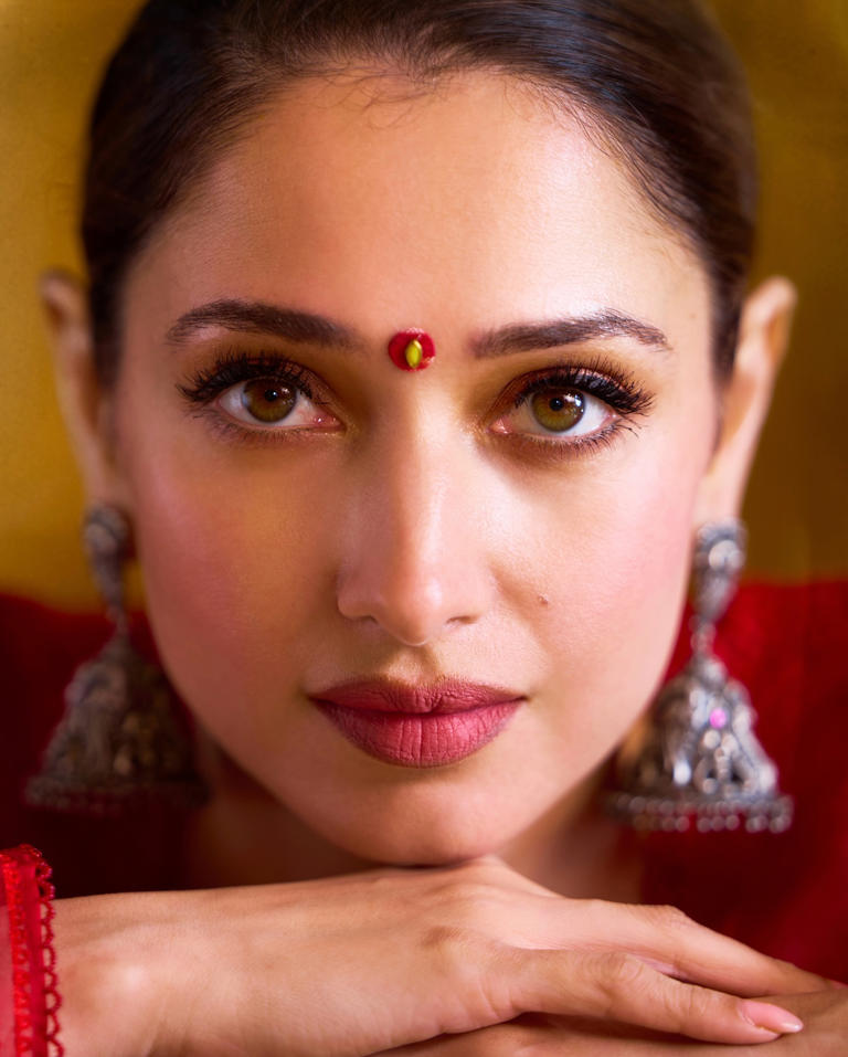 4. Leaf-Inspired Floral Bindi