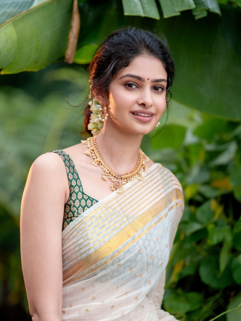 Hunterfly Manasa Varanasi1 A Classic Kasavu Saree for the Festive Occasion