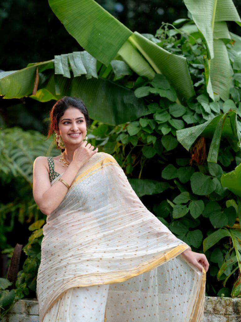 Hunterfly Manasa Varanasi4 Simple Makeup and a Natural Smile
