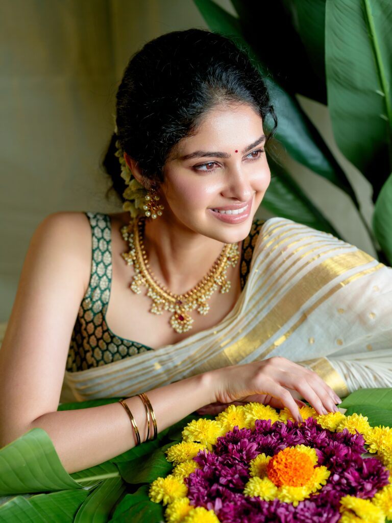 Hunterfly Manasa Varanasi6 Fans Shower Love on Manasa’s Traditional Look