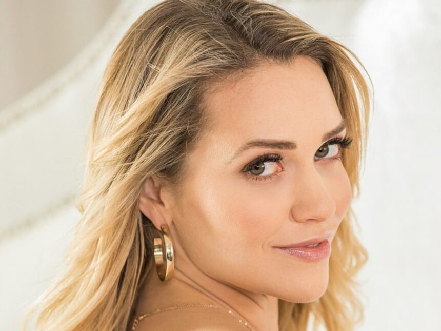 Hunterfly Mia Malkova Mia Malkova portrait and biography profile