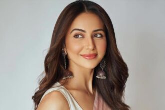 Rakul Preet Singh performs a gentle gym workout after returning from a back injury