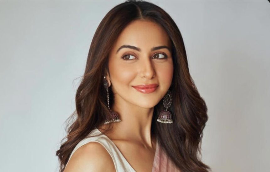 Hunterfly Rakul Preet Singh Rakul Preet Singh performs a gentle gym workout after returning from a back injury