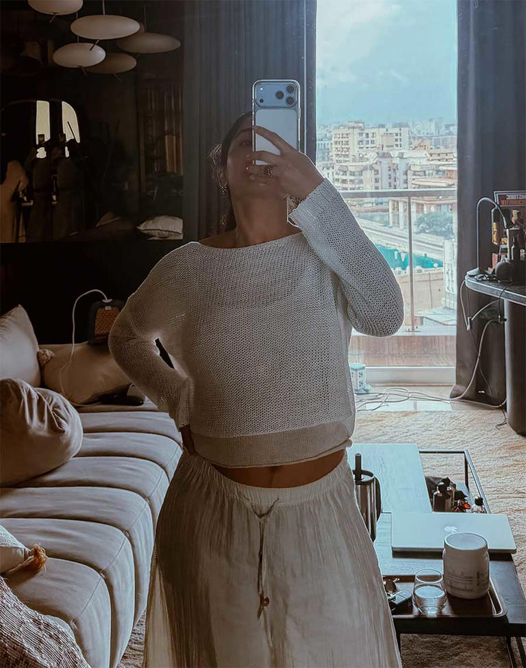 Samantha shares new pregnancy pictures