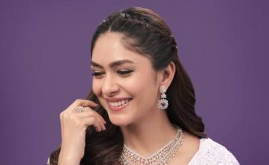 Hunterfly Scr 2026 08 08 213431 Mrunal Thakur reacts to dating rumours involving cricketer Yashasvi Jaiswal