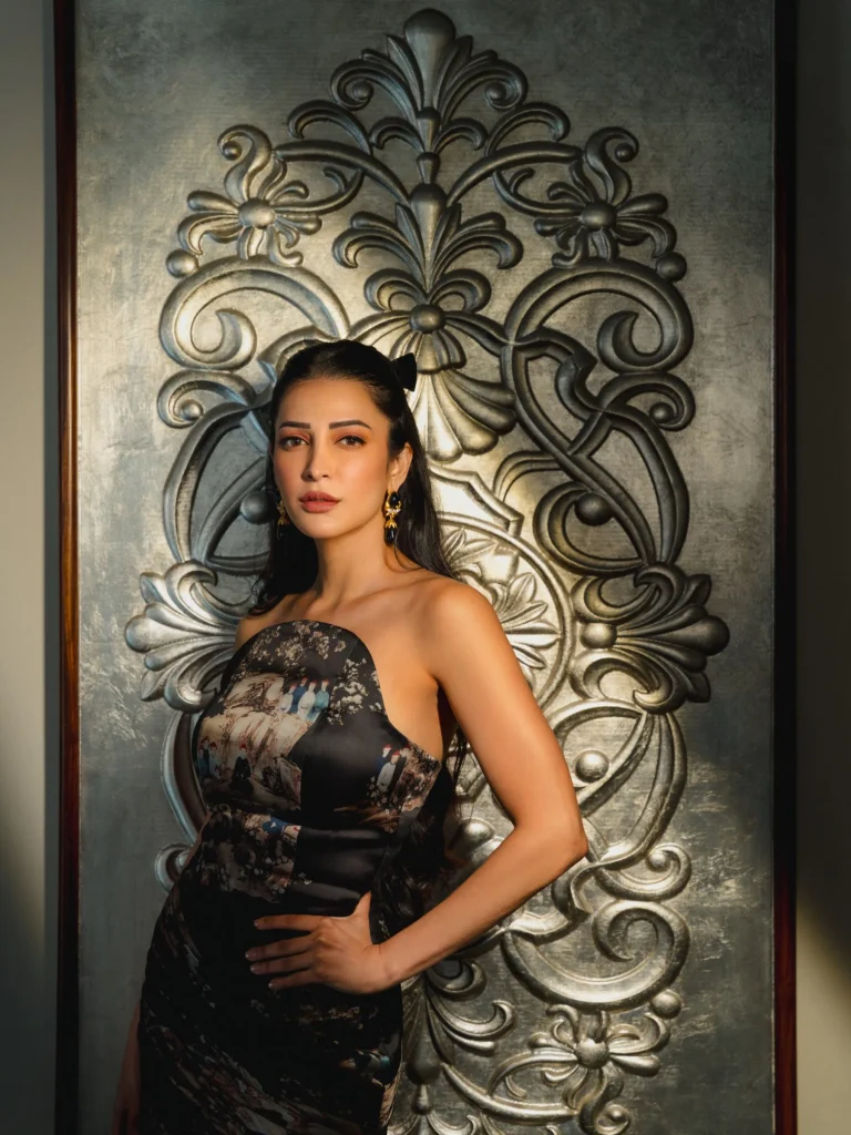 Gold Jewellery Creates a Striking Contrast