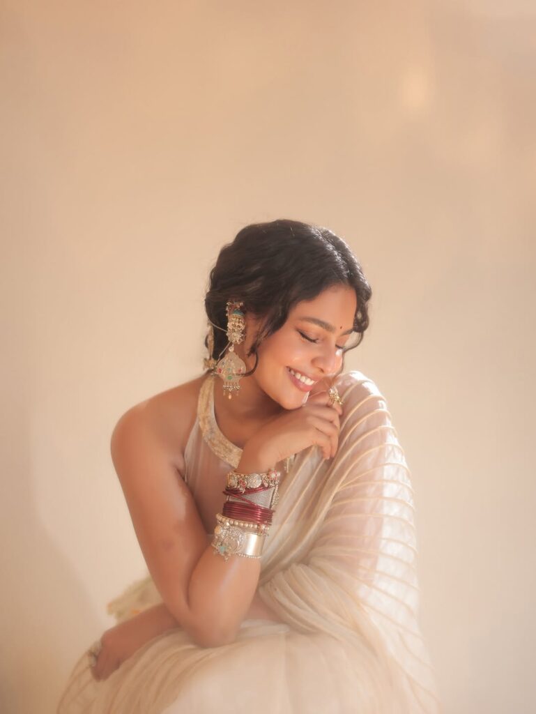 Jasmine Flowers and a Classic Bindi Complete the Look